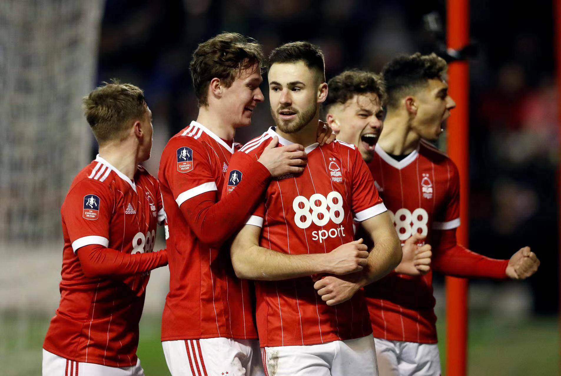 TIANBO体育-托特纳姆热刺客场战平，防线稳固(托特纳姆热刺主力阵容)